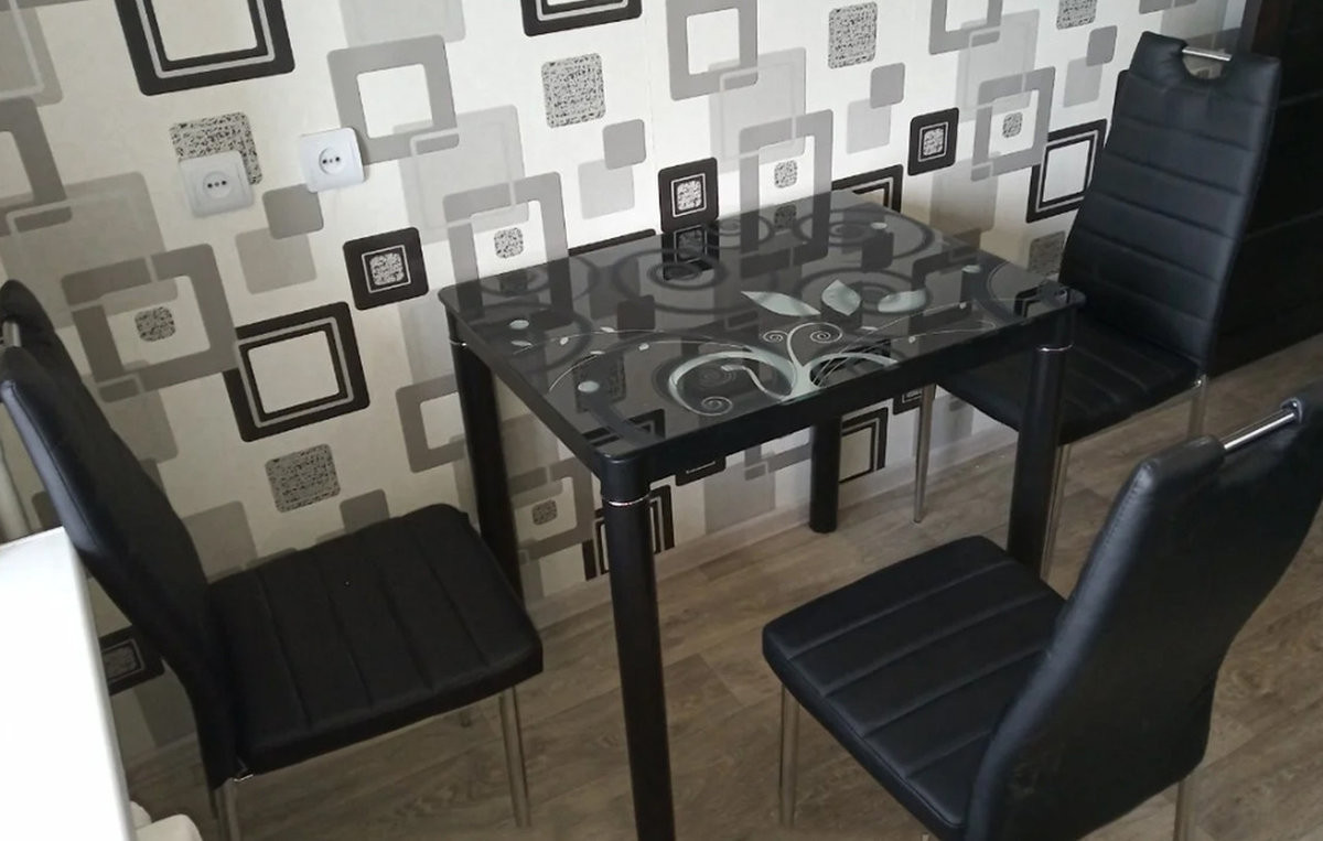 Стол стеклянный SIGNAL Damar в черном цвете 