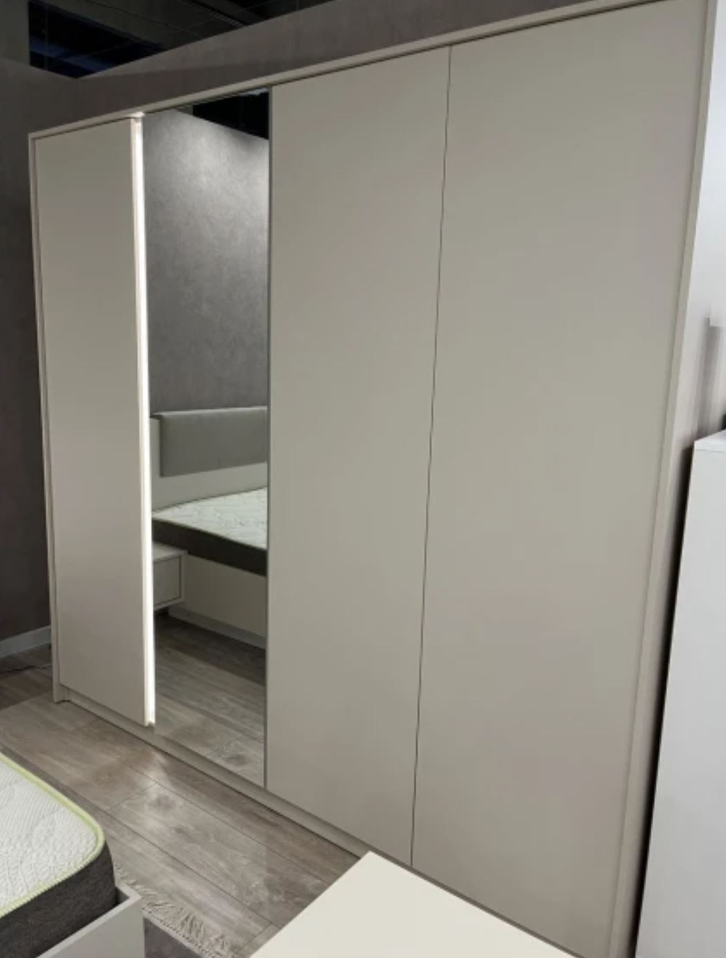 Шкаф для одежды Perfect Home Даст / Dast 4-дверный с зеркалом 4D/220 Беж