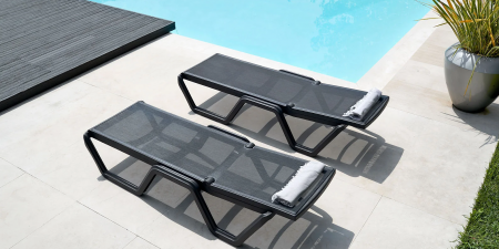 Шезлонг пластиковый VLL- SCAB VELA (антрацит, белый/синий) 