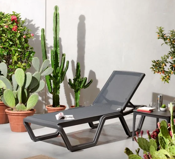 Шезлонг пластиковый VLL- SCAB VELA (антрацит, белый/синий) 