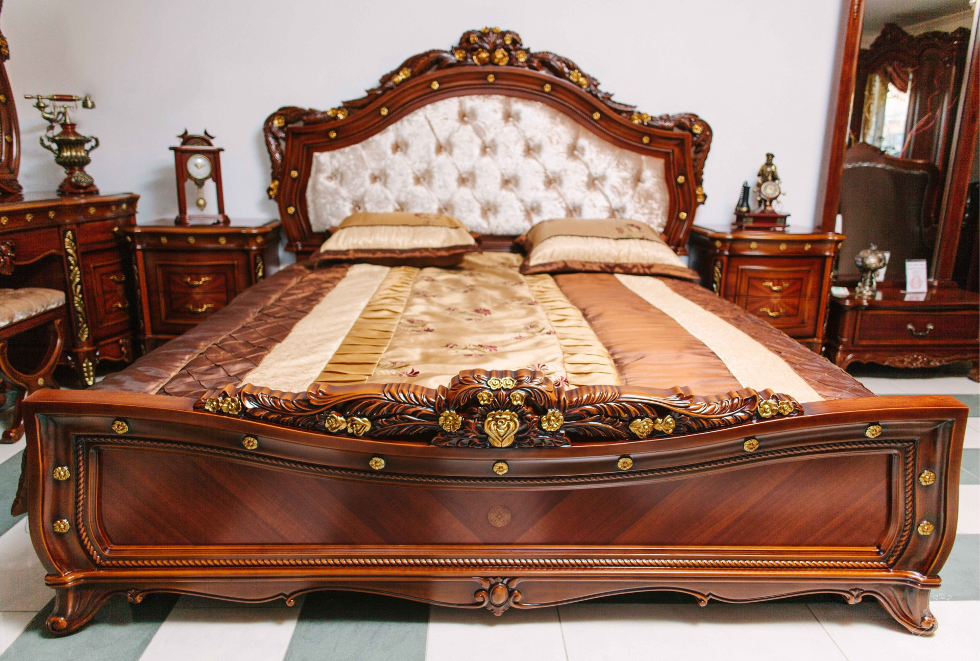 Кровать двуспальная с сеткой SMS- Париж орех, золотая патина 