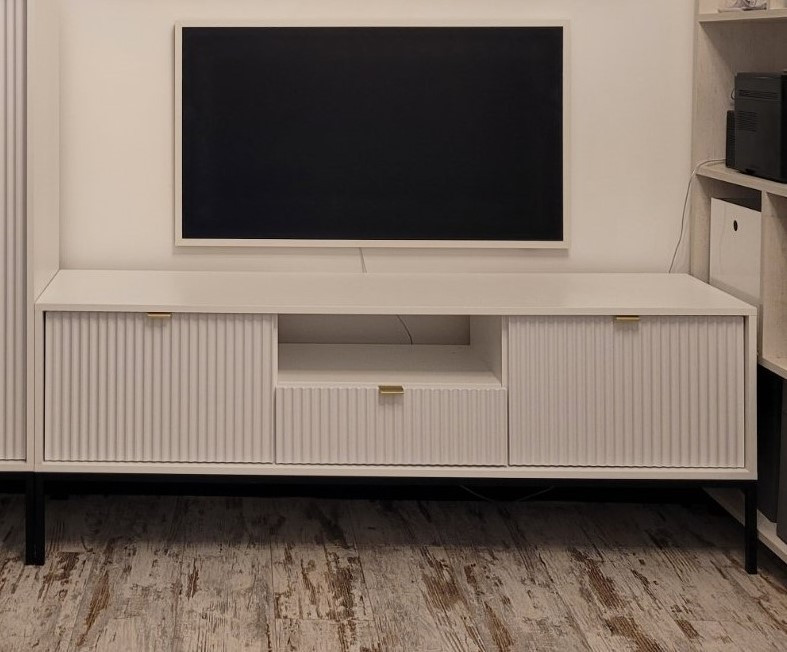 Тумба под телевизор Perfect Home Новая/Nova 1-дверная с 2 ящиками, черные ножки RTV154 Белый