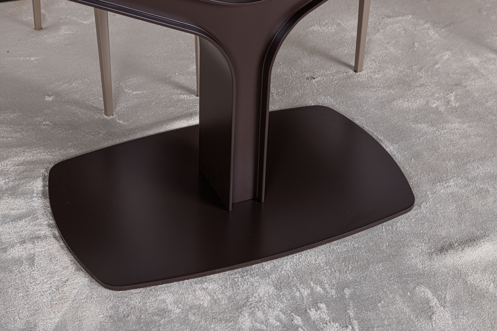 Стол обеденный NL- VULCAN oval (керамика коричневый глянец)