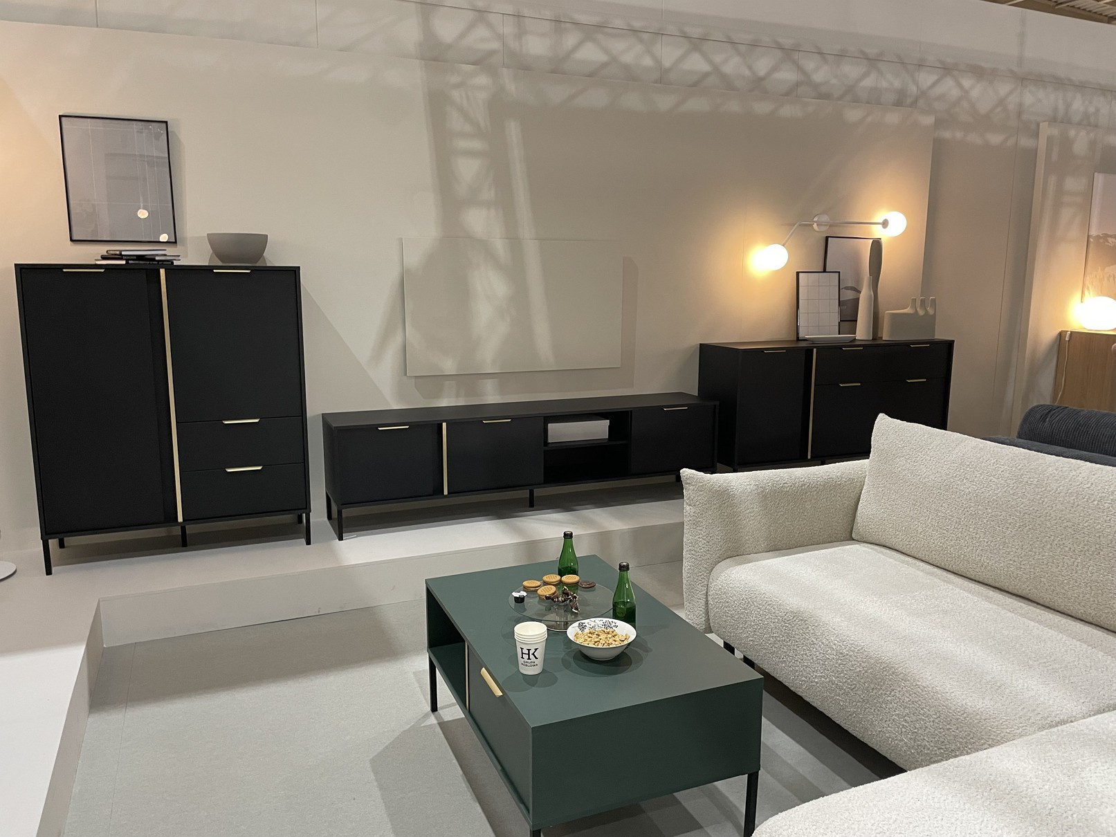 Тумба под телевизор Perfect Home Ларс/Lars 3-дверная 3D/203 Антрацит