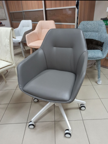 Кресло офисное на колесиках NL- LAREDO серый