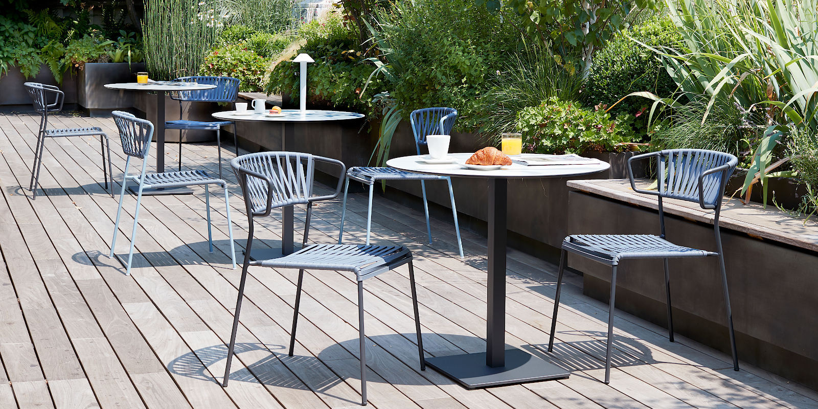 Стол для кафе VLL- SCAB Tiffany D70 (белый мрамор/черный)