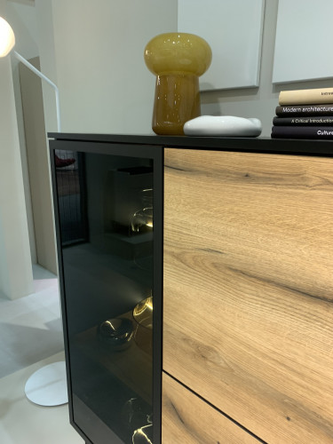Витрина низкая с подсветкой Perfect Home Ланг/Lang 3-дверная 3D1W/100 Черный/дуб эвок
