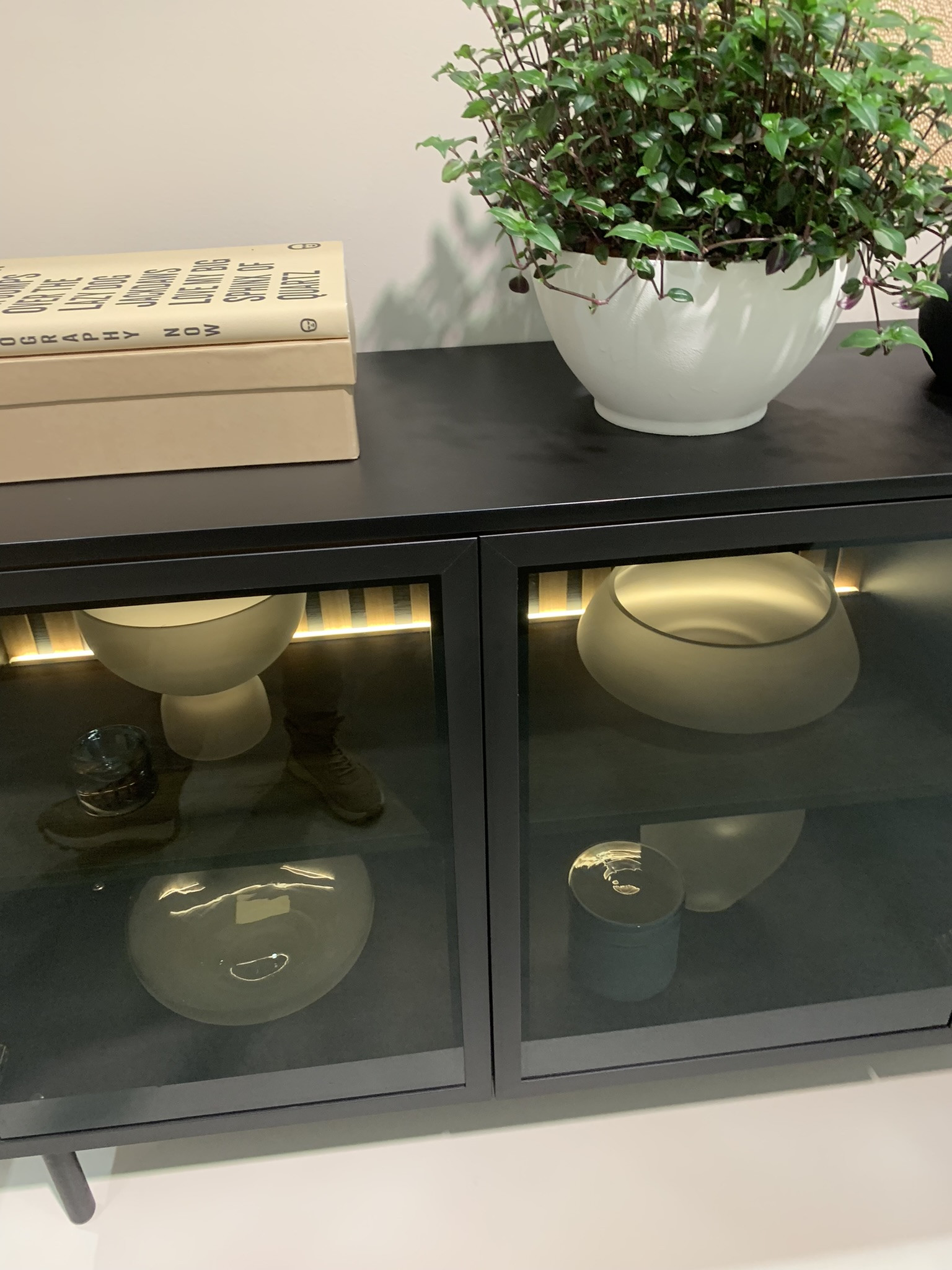 Комод с подсветкой Perfect Home Ланг/Lang 2-дверный с 3 ящиками 2D3S/180 Черный/дуб эвок