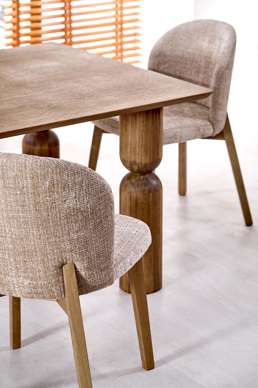 Стол обеденный разкладной HALMAR MELTON орех светлый