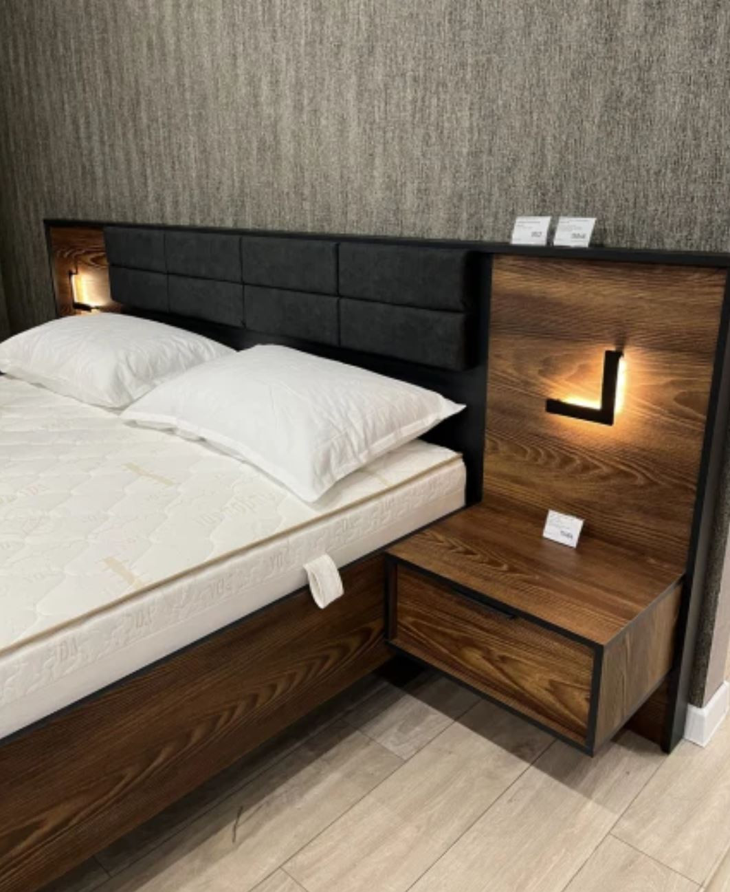 Кровать (каркас) Perfect Home Милтон / Milton 160 с мягким изголовьем двуспальная Каштан/антрацит