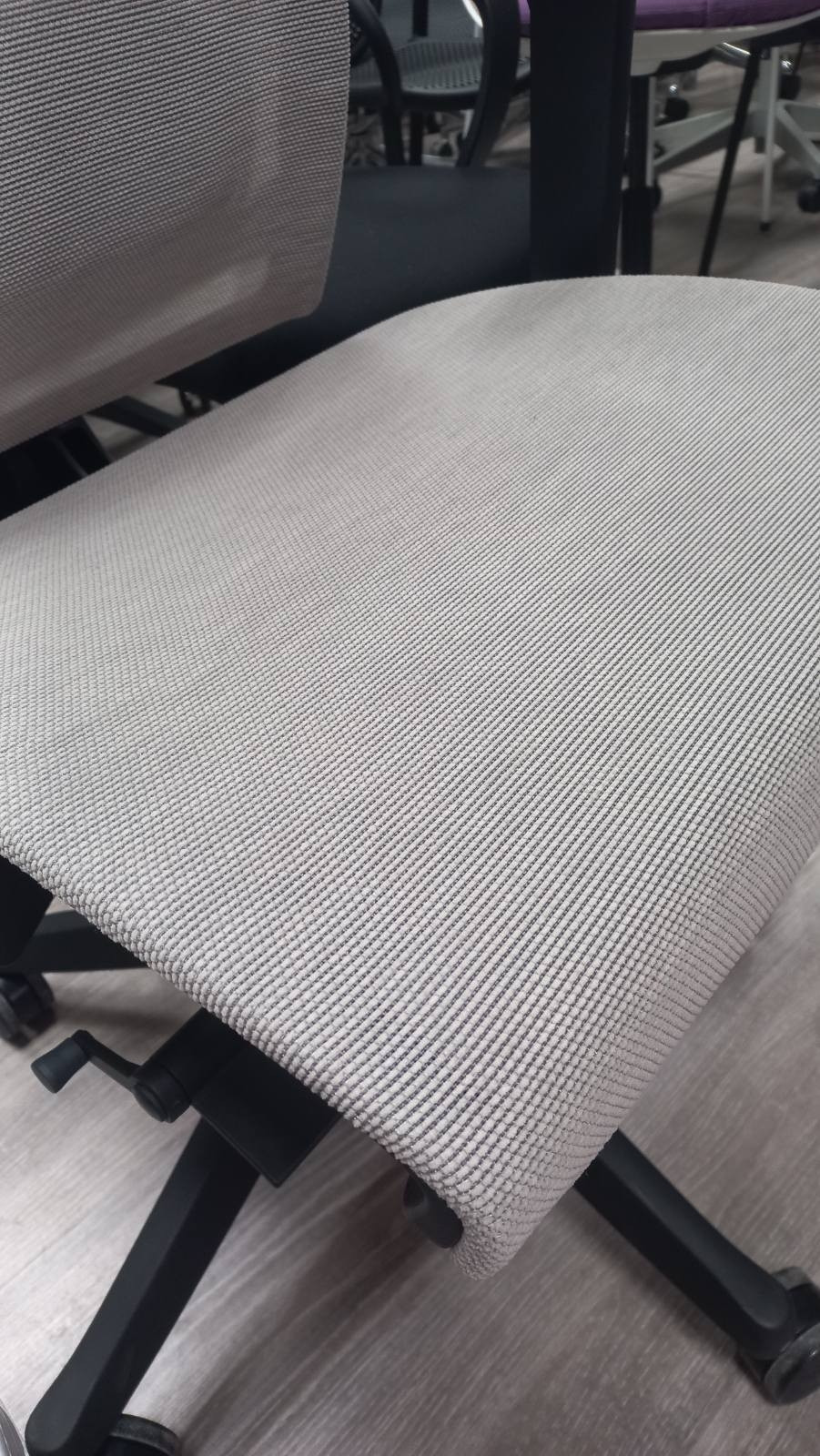 Крісло керівника LUX- ERGO CHAIR 2 MESH WHITE/ BEIGE ергономічне