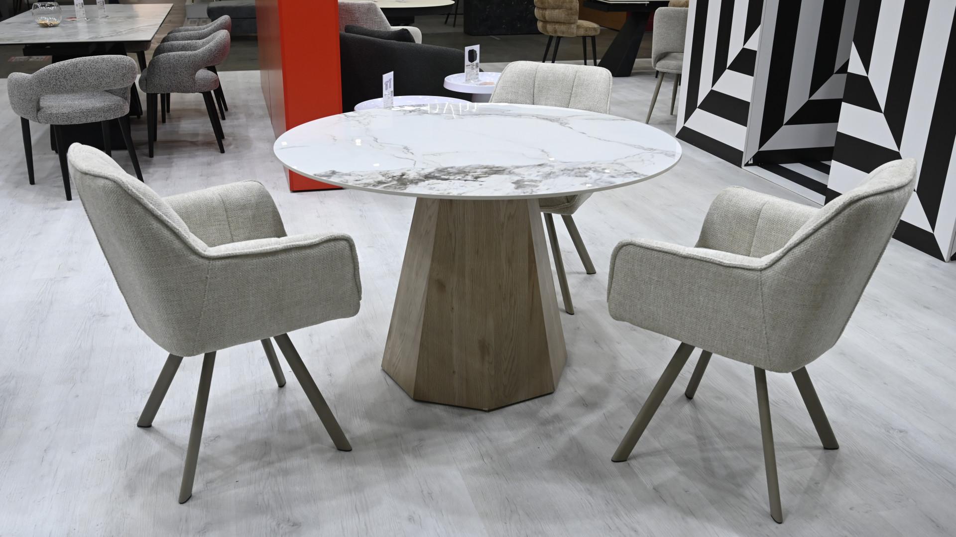 Стол обеденный модерн VTR- TM-300 (Квинто) голден сенд/дуб