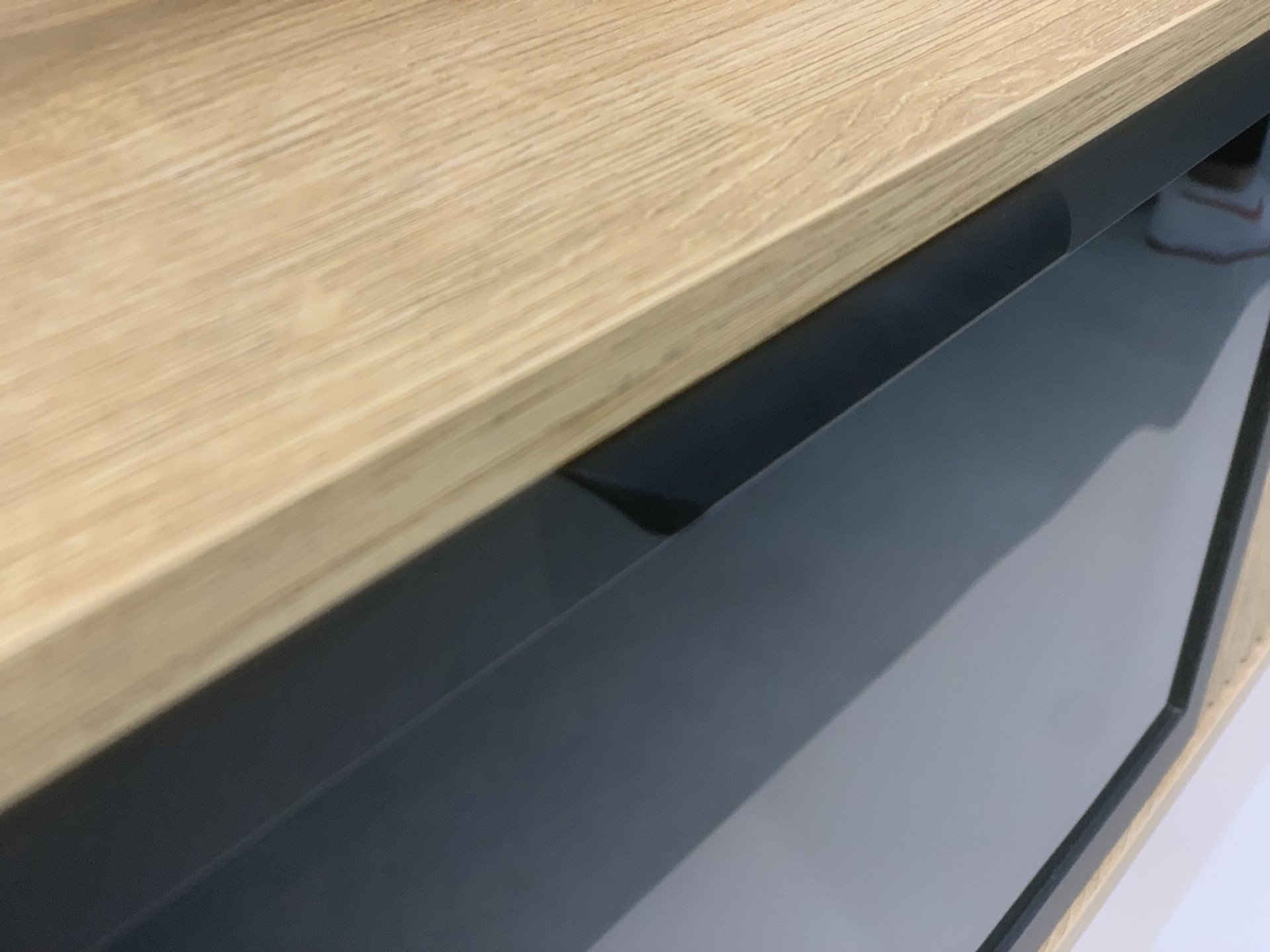 Тумба под телевизор с подсветкой Perfect Home Уилсон / Wilson 2-дверная 2D/200 Дуб эвок
