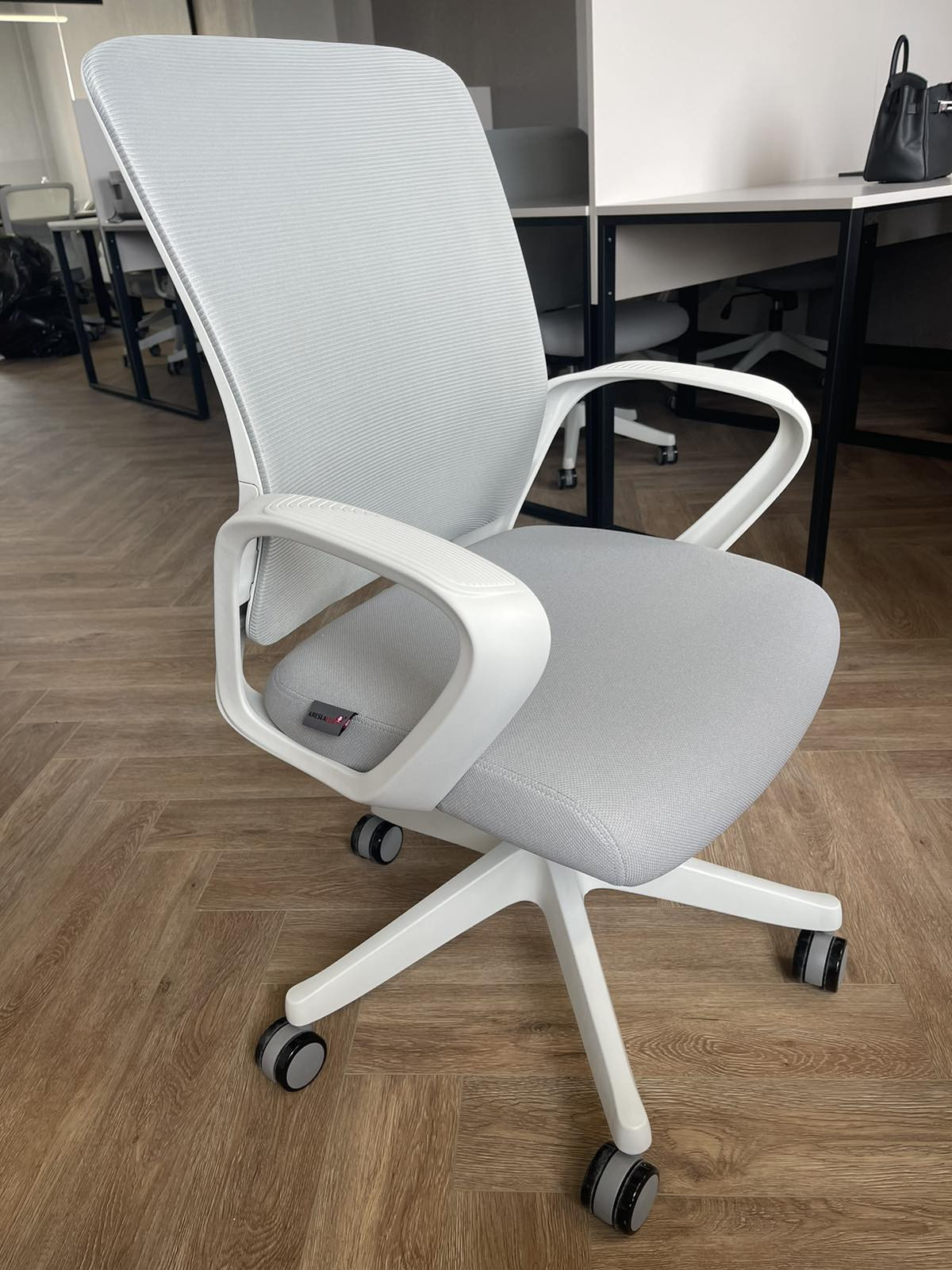 Крісло для оператора LUX- PROFIX  WHITE