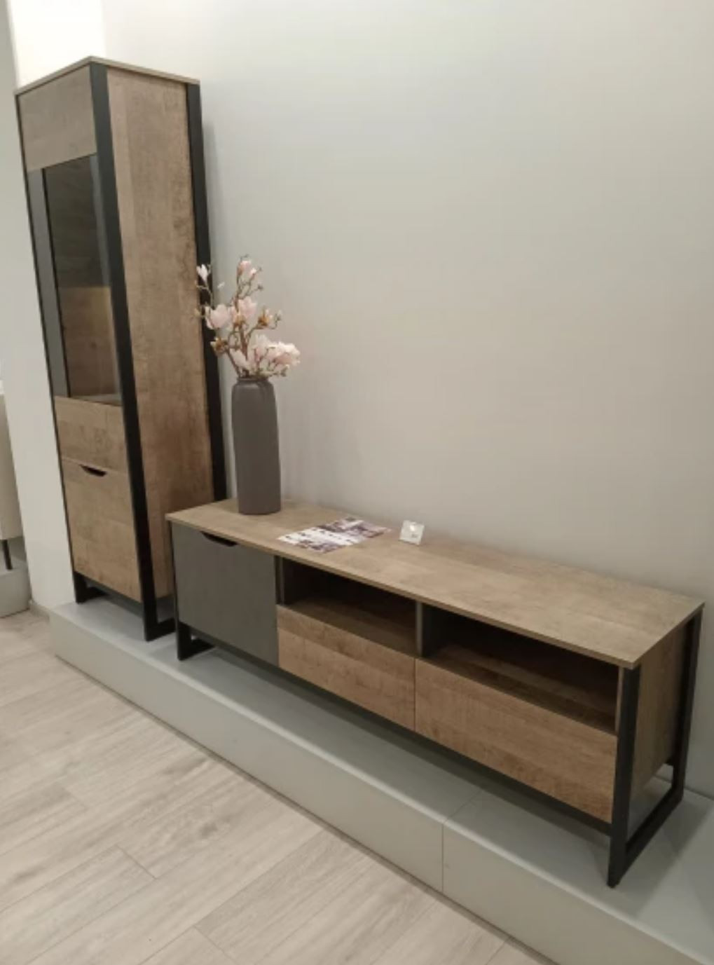 Витрина высокая Perfect Home Арден / Arden 2-дверная 2D1W/56 Дуб санд гранж/матера