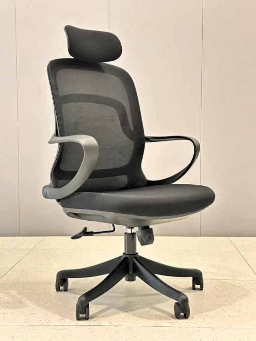 Компьютерное кресло поворотное INI- COLE в черном цвете   