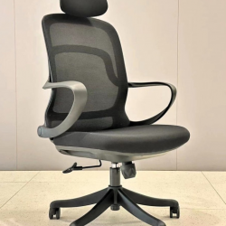 Компьютерное кресло поворотное INI- COLE в черном цвете   