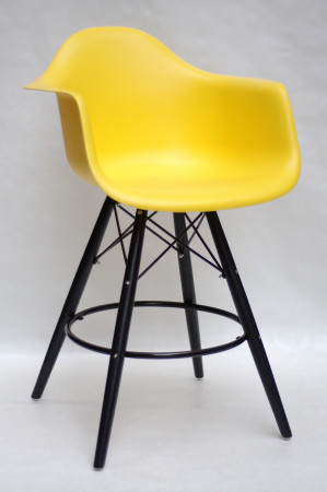 Кресло полубарное OND- Leon BK (зеленый 47, желтый 12, красный 05)