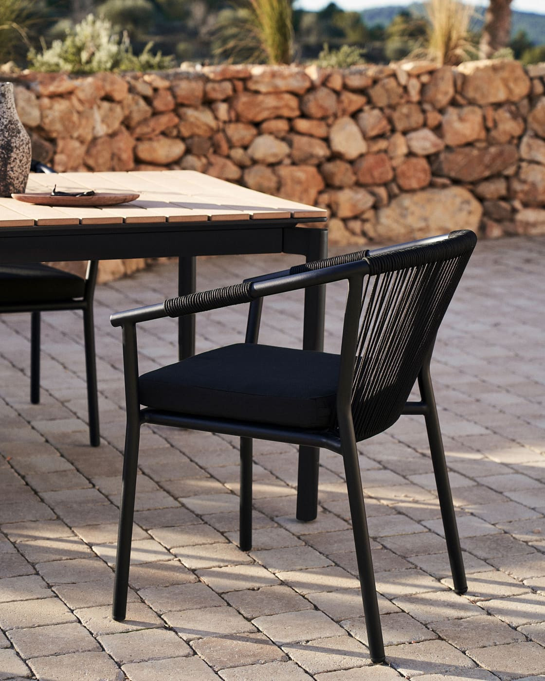 Стул садовый Kave Home XELIDA J0600034RR15 (черный)