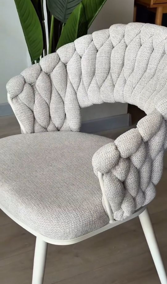 Стул обеденный с подлокотниками CRV- Minori Marble linen white base