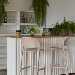 Стул уличный барный DEI- Ezpeleta Trena Stool (терракотовый/розовый)